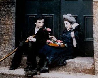 Impresión fotográfica: Barrendero victoriano y florista, década de 1890