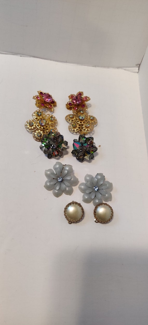 Sweet vintage rhinestone clip on earring set spar… - image 1