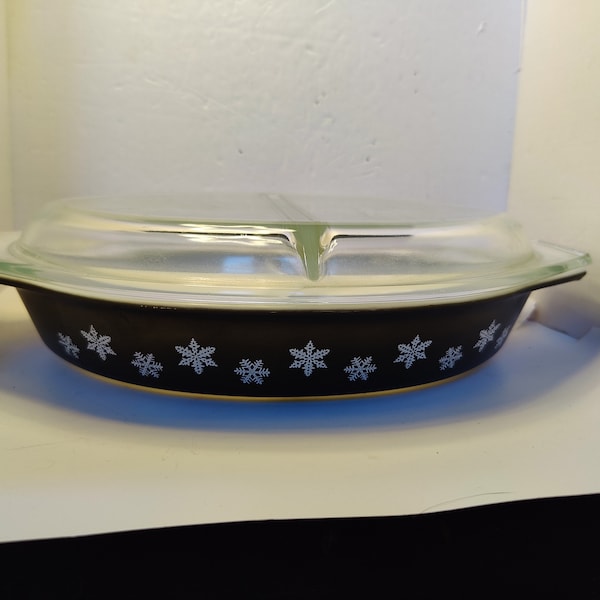 matte Black snowflake divided Pyrex casserole dish cool retro bakeware mid century kitchen gear  USA stamped #14