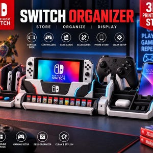 Puede incluir: Un organizador de consola de juegos blanco y negro con ranuras para una consola Nintendo Switch, un mando pro, varios cartuchos de juego y un teléfono inteligente. La unidad incluye el texto SWITCH ORGANIZER, STORE, ORGANIZE, DISPLAY y 3D PRINTABLE STL.