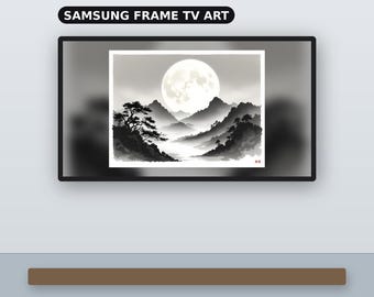 Peut inclure: Un téléviseur Samsung Frame affichant une œuvre d'art numérique en noir et blanc représentant un paysage avec une grande pleine lune, des chaînes de montagnes en silhouette et des pins. L'image comporte un petit sceau rouge en bas à droite.