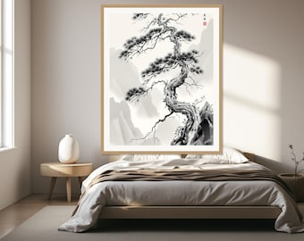 以下が含まれることがあります： 岩の多い崖に生える松の木を描いた、黒と白の墨絵風の額入りアートプリント。背景にはかすかな霧のかかった山のシルエットが見える。右上隅には小さな赤い印章が押されている。