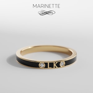 Anillo de compromiso de oro macizo de 14 quilates con texto en esmalte negro de 2 letras y 2 diamantes