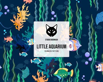Handgezeichnetes, nahtloses Muster mit kleinen Fischen und Korallen im Aquarium-Stil – Geschenkpapier, Digitalpapier, Geschenkpapier, Schreibwaren, Scrapbooking