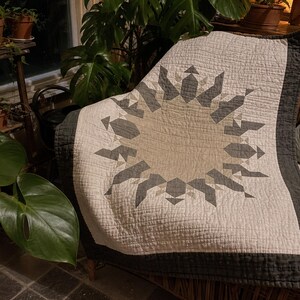 Gray Compass Medallion Quilt Pattern PDF, Minimal Patchwork, Full Queen King