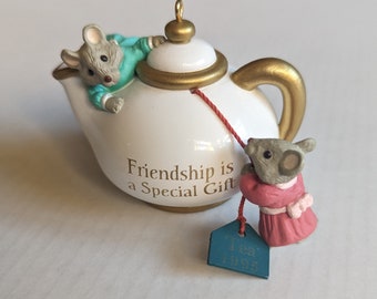 Adorable Hallmark Friendship Ornament Teapot Mice