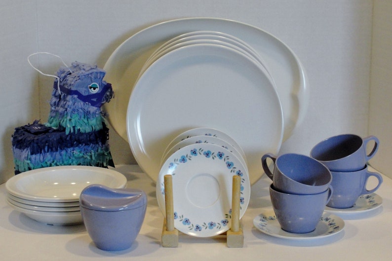 Forget Me Not Melmac Dinnerware dish Set 4 Place Settings in White and Lilac colors image 9