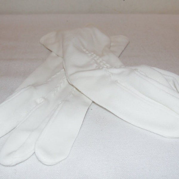 White Dress Gloves Vintage Size Medium to Large with top Pleating
