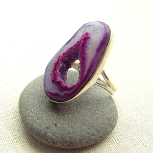 Lovely Sterling Silver and Purple Geode Druzy Crystal Center Ring Estate Jewelry Ring Size 9.5