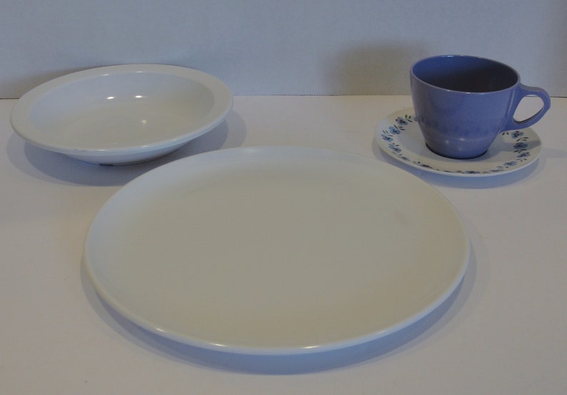 Forget Me Not Melmac Dinnerware dish Set 4 Place Settings in White and Lilac colors image 3