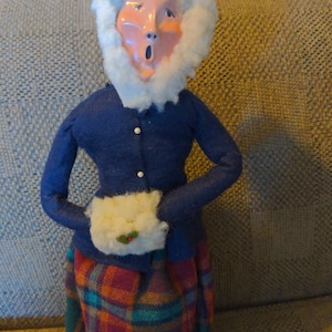 Vintage Byers Choice Caroler with hand muff 1987