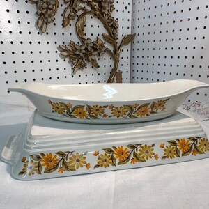 Vintage Capri Bake Serve &#39;n Store Stoneware Groovy Dish Sweet Flowers