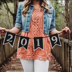 Banner for Senior Pictures, Graduation banner, 2026, graduation sign photos, happy new years, graduation photoshoot, senior photoshoot, 2025