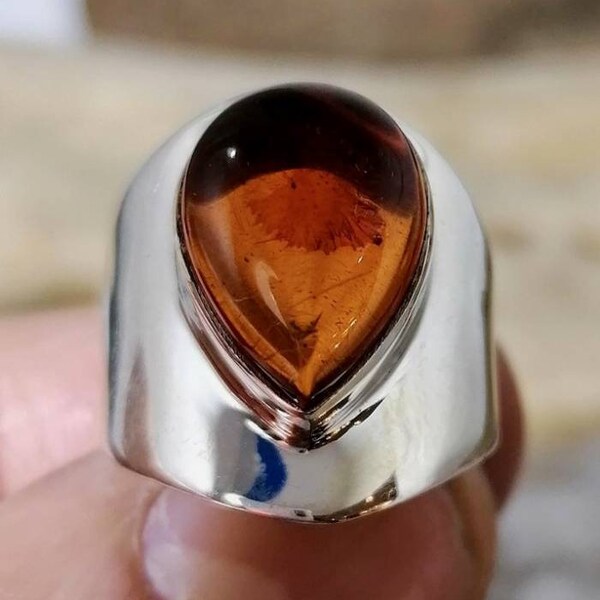 bague épurée en argent et résine naturelle d'ambre Shantilight