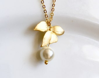 gold orchid flower necklace,orchid jewelry, flower necklace,bridesmaid gift,wedding jewelry,wedding necklace,best friend gift