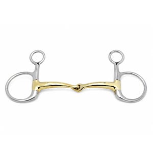 May include: A horse bit featuring a gold-coloured metal mouthpiece with a central joint, connected to silver-coloured stainless steel cheek pieces. The design includes large D-shaped rings on both sides, providing a smooth and polished finish.