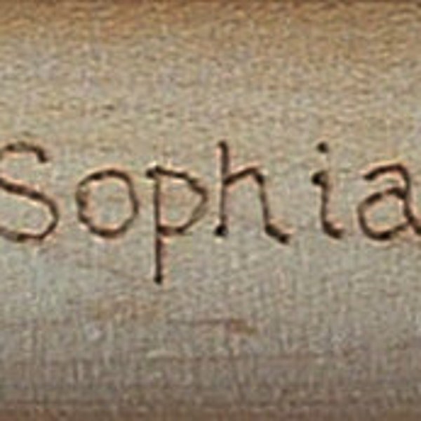 Personalize your hobby horse! Have your child's name/birth date/their horse's name pyrographed onto the stick (Up to 30 characters).