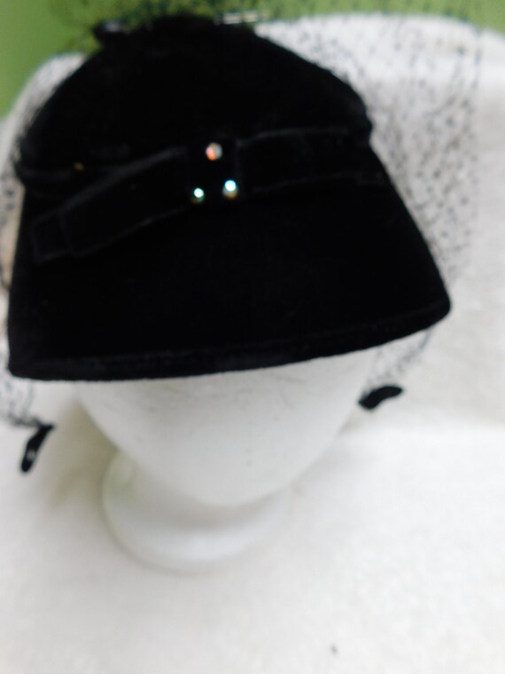 Vintage Black Velvet Pillbox Hat W/black Veil & Rhinestone  display picture 1