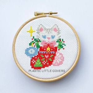 Modern Christmas Cross Stitch Pattern PDF - Xmas Kitten - Cute White Cat Christmas Stocking - Vintage Retro Ornament -Bauble Star Wreath