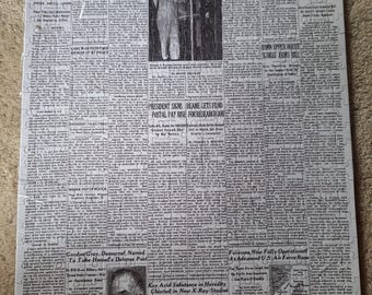 Könnte beinhalten: Ein rechteckiges Puzzle mit einer schwarz-weißen Reproduktion der Titelseite einer alten Ausgabe der New York Times. Das Puzzle zeigt zahlreiche Textspalten, Schlagzeilen und zwei schwarz-weiße Fotografien von Männern.