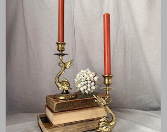 Candelabros vintage de latón macizo con forma de delfín, par de 7,75 pulgadas.