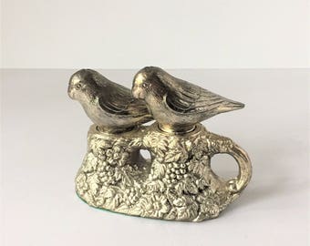 Bird Salt and Pepper Shakers, Vintage Metal Perched Birds, Parakeets on Grapevine, Silver Color Metal Salt and Pepper, For the Bird Lover