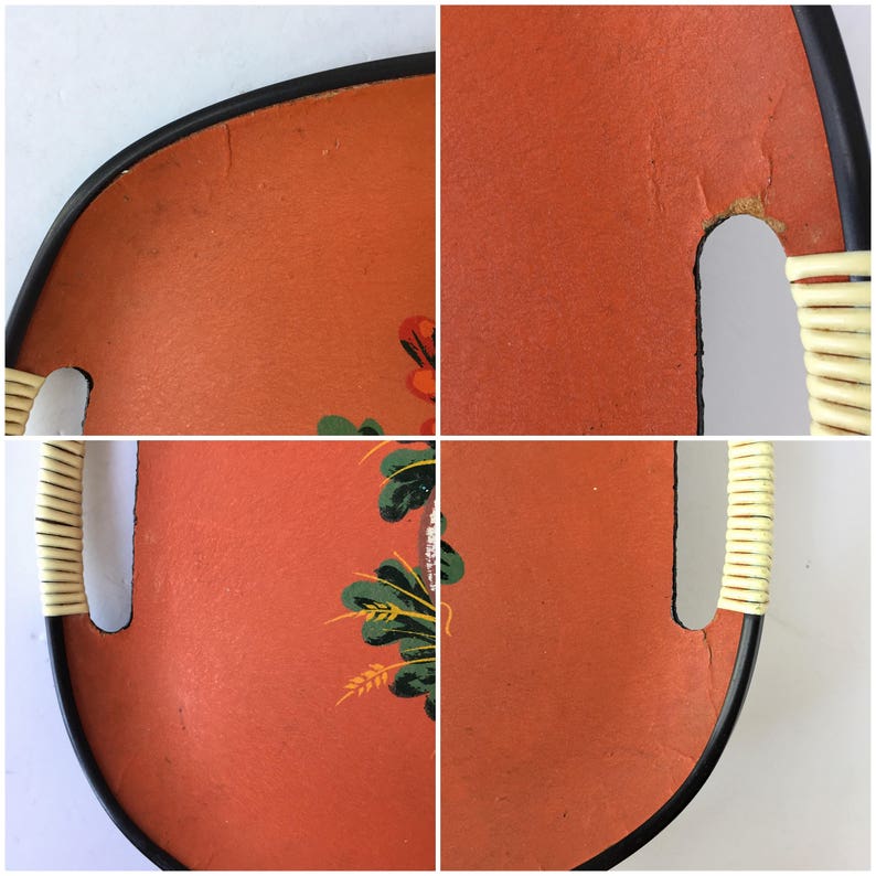 K&ouml;nnte beinhalten: Orangefarbener Serviertablett mit schwarzem Rand und wei&szlig;en geflochtenen Griffen. Das Tablett hat ein gemaltes Blumenmuster mit gr&uuml;nen Bl&auml;ttern und gelbem Weizen.
