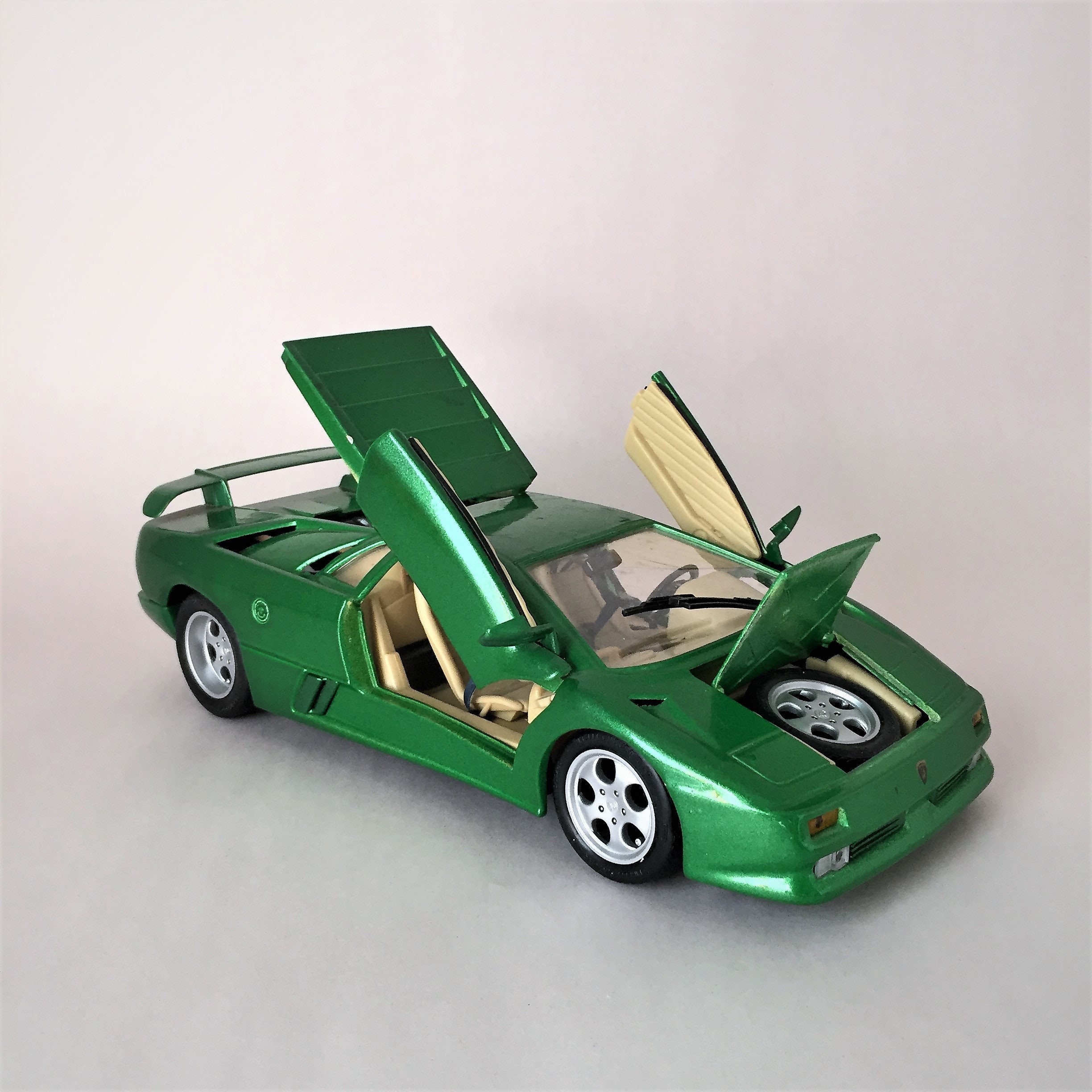 新しい1 : 18 W / B Special Edition – ブラックLamborghini