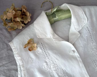 Vintage Hand-Embroidered Sleeveless White Linen Blouse Evergreen Brand European Size 40 or US Size L