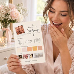 Pode incluir: Um cartão retangular de pedido para dama de honra com uma foto estilo polaroid, o texto 'Dani, Will You Be My Bridesmaid?', detalhes do evento para 24 de junho de 2024, uma paleta de cinco cores, quatro imagens e 'The Wilson Wedding'.