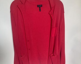 Jaqueta vintage Armani Jeans desestruturada em tricô rosa framboesa com microstrass, tamanho 46 XL.