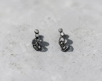 Minimalist stud earrings