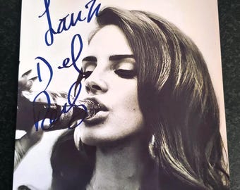 Lana Del Rey   8 x10" (20x25 cm) Autographed Signed Photo