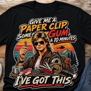 Koszulka z rozwiązywaczem problemów w stylu retro z lat 80., Daj mi spinacz do papieru, gumę do żucia i koszulkę z napisem „10 minut”, zabawny vintage'owy T-shirt DIY, prezent z nostalgią lat 80., MacGyver