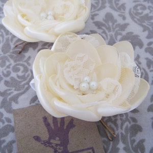 Bridal Ivory Flower Pin Set of 2 Flowers. Bridal Hair Accessory. image 3