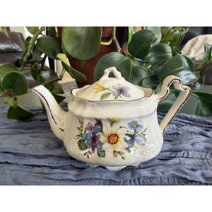 Arthur Wood England Teapot 1930-1950 6035 pattern number