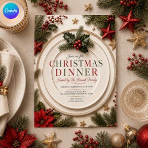 Könnte beinhalten: Eine rechteckige Einladungskarte für ein Weihnachtsessen mit einem zentralen weißen Teller-Motiv mit Goldrand, verziert mit Stechpalmen, roten Beeren und Weihnachtssternen. Der Text lautet: Join us for CHRISTMAS DINNER, Hosted by The Bennett Family, Saturday, December 19, at 5:30 PM, The Willow Residence, 428 Maple Street, Fairview, NC 28730, RSVP to Emily at 555-284-6197.
