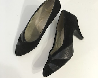 SALE / Vintage BLACK SUEDE Pumps with Snakeskin Print / size 5.5