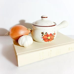 Vintage 1970s Japan Valencia Stoneware Soup Bowl with Lid in Retro Floral Print