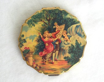 Vintage Powder / Rouge Compact: Regency Era Kissing Couple w/ Cherubs, Stratton / England, Scallop Edge, 1950s