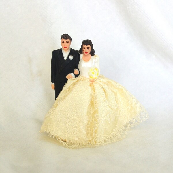 Vintage Cake Topper: 1960s Plastic Bride & Groom, Wedding Cake, Lace Fabric Dress