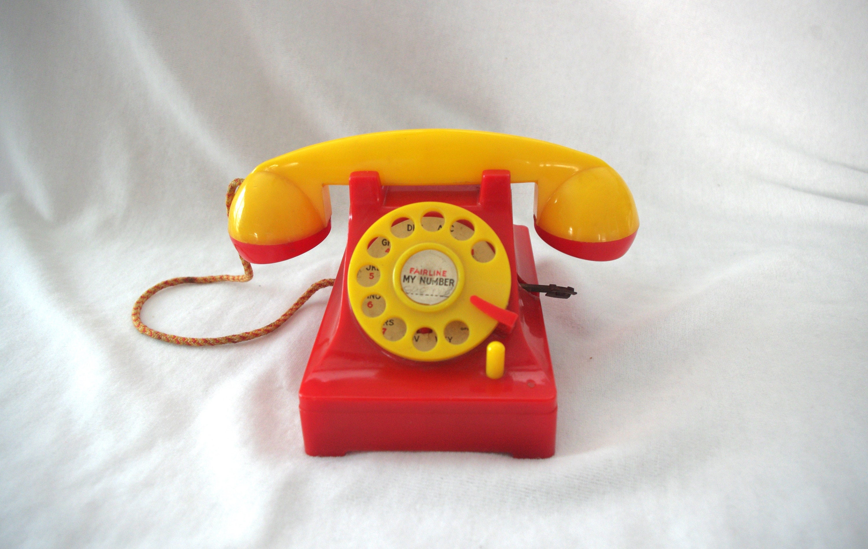 Téléphones jouets à piles Sweet Plum - Mehanotehnika 1983