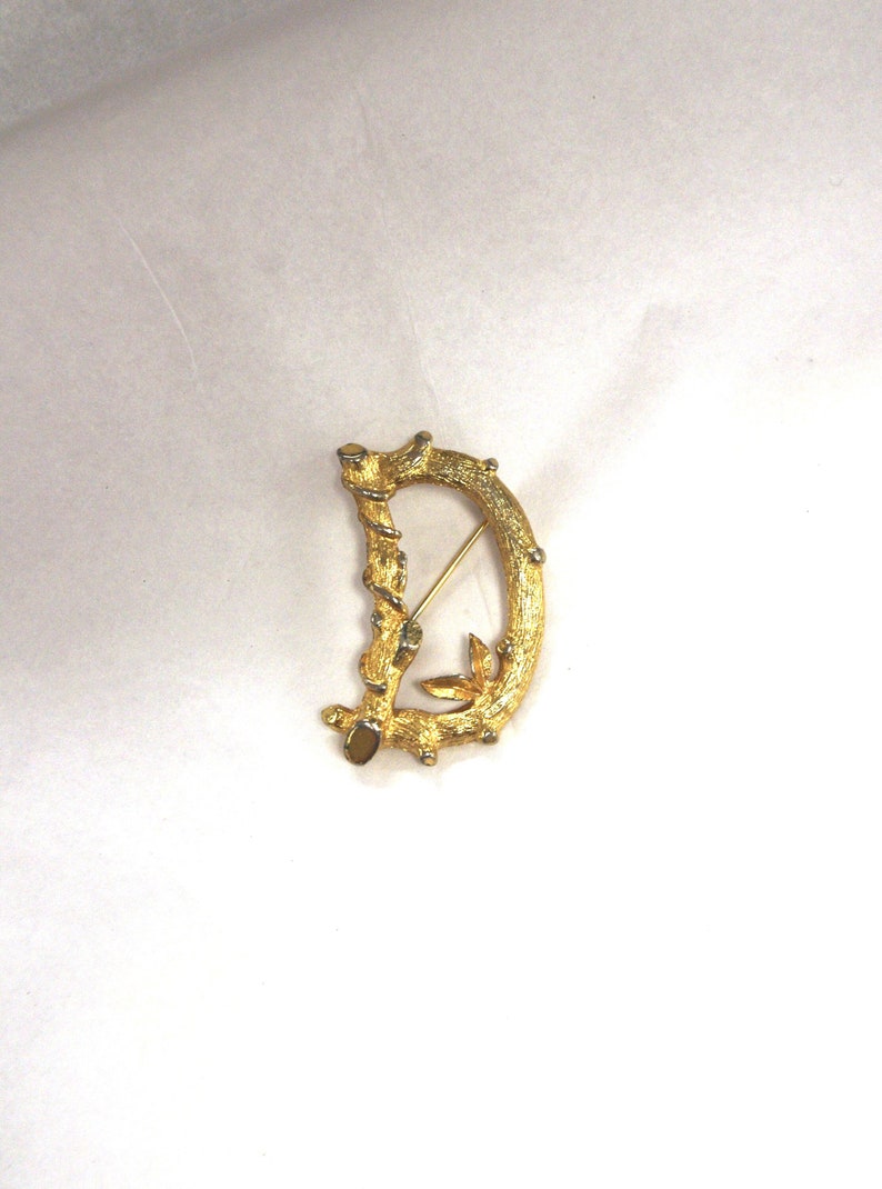 Vintage broche / pin: Sarah Coventry Gold Vine / Leaves Bamboo Twig Initial D afbeelding 1