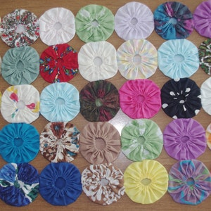 Vintage Yo-Yo Table Topper / Doily - Handmade, 1970s, 21&quot; x 12&quot;