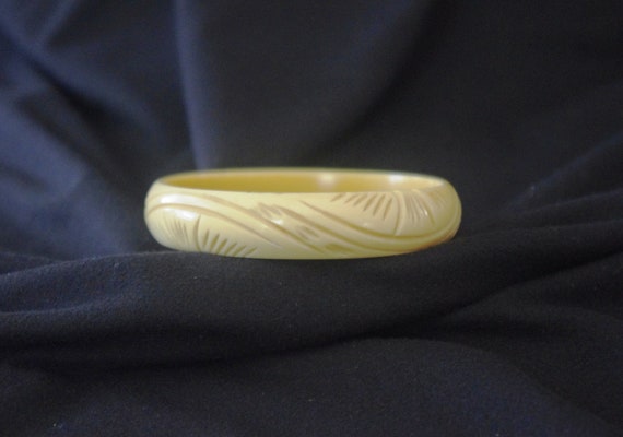 Vintage Lucite Bangle Bracelet: 1960s / 60s, Off-… - image 2