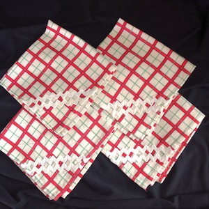 4 Vintage Cloth Napkins: Red, Green & White Plaid Cotton w/ White Rick Rack