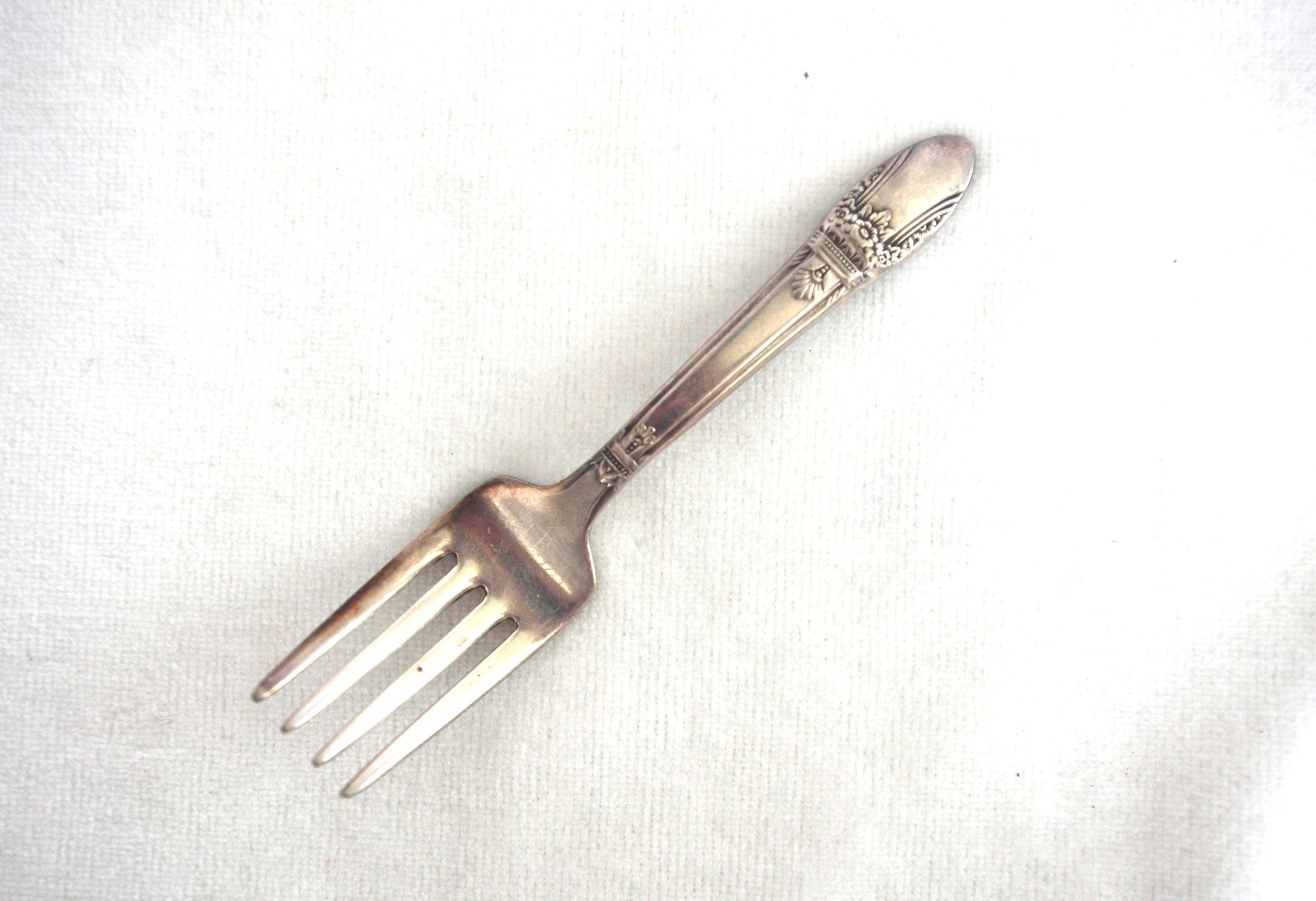 ヴィンテージベビー食器/フォーク：1847年製 ロジャースブラザーズ