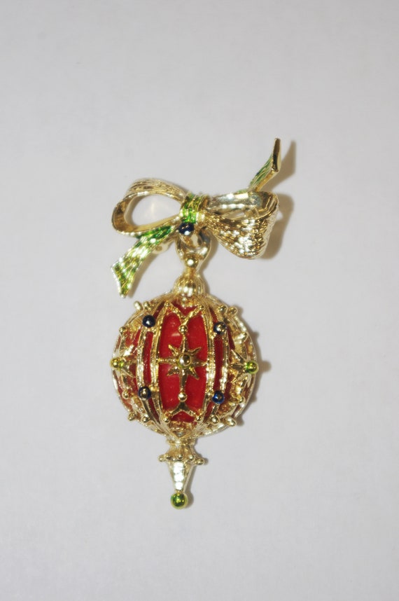 Vintage Christmas Pin / Brooch: Red Plastic Dangl… - image 2