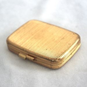 Vintage Powder Compact: 