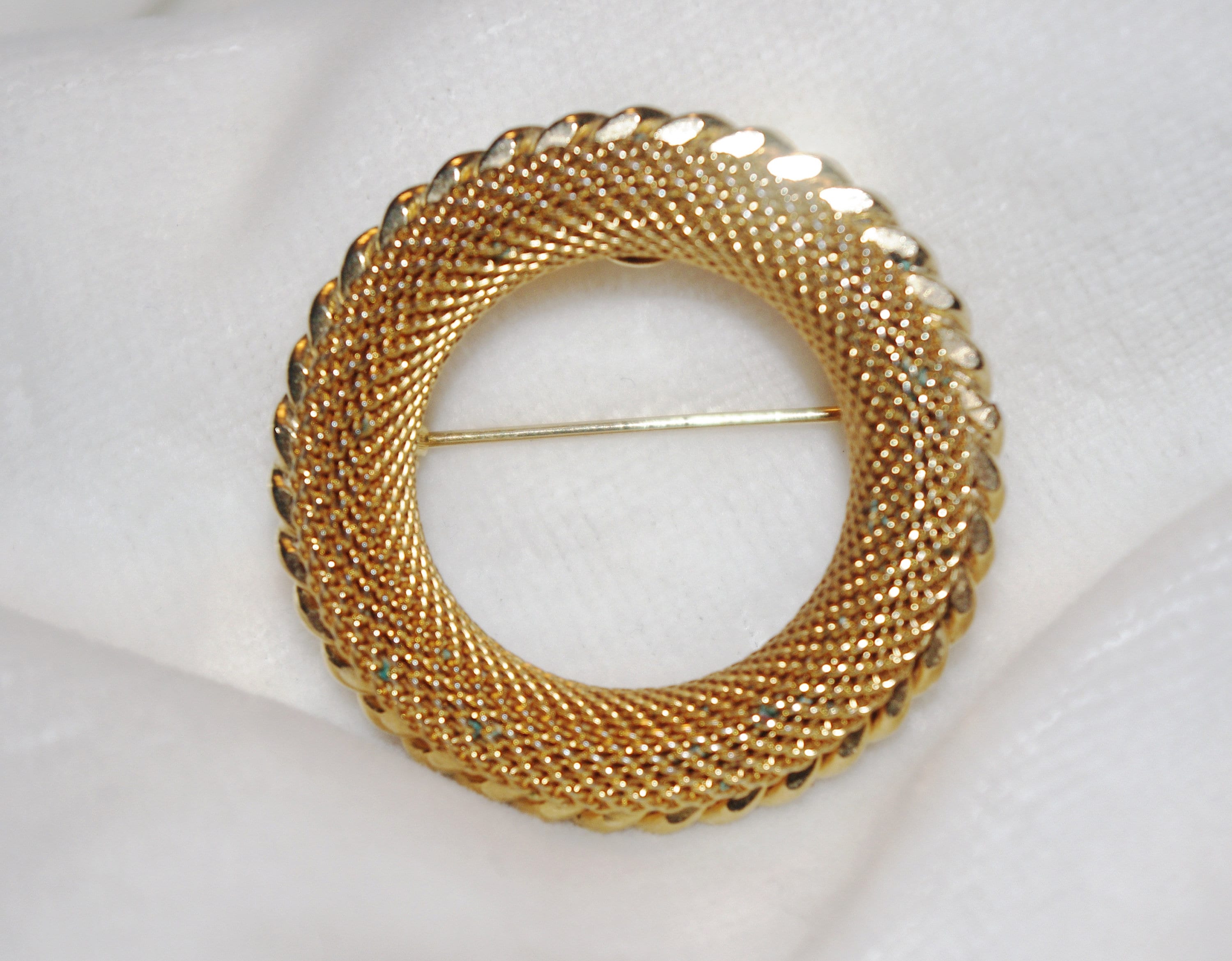 Broche Marine Vintage En Métal Doré Mat - Années 50/60 - Relief Sur 2 Niveaux - Occasion